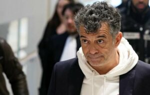 Lire la suite à propos de l’article Jugé en appel pour violences conjugales, Stéphane Plaza a été condamné à 18 mois d’emprisonnement avec sursis ce vendredi.